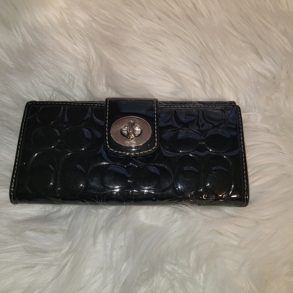 Brand new black Coach  patent leather wallet. Excellent condition!!!